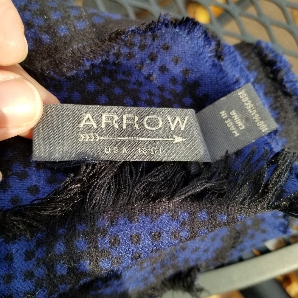 Arrow blue and black soft winter scarf - Picture 4 of 5